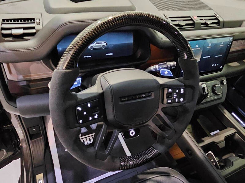 2025 Land Rover Defender 110 P635 OCTA