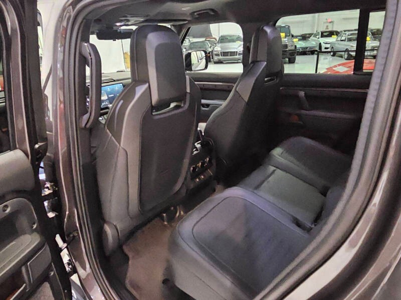 2025 Land Rover Defender 110 P635 OCTA