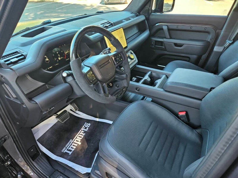 2025 Land Rover Defender 110 P635 OCTA