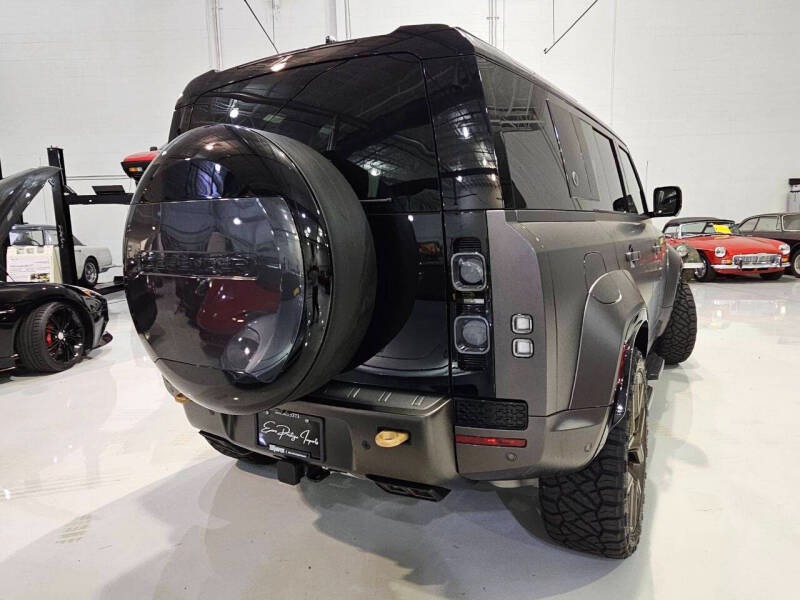 2025 Land Rover Defender 110 P635 OCTA