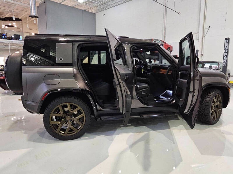 2025 Land Rover Defender 110 P635 OCTA