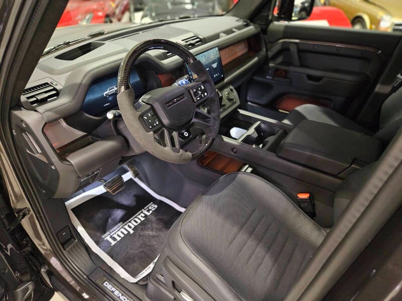 2025 Land Rover Defender 110 P635 OCTA