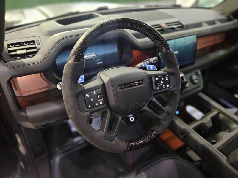 2025 Land Rover Defender 110 P635 OCTA