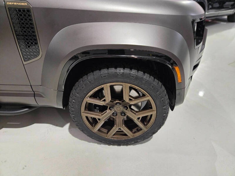 2025 Land Rover Defender 110 P635 OCTA