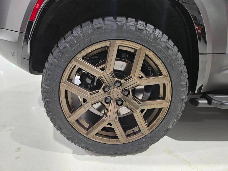 2025 Land Rover Defender 110 P635 OCTA
