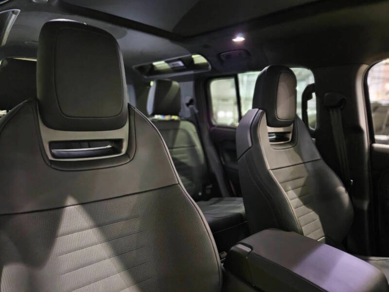 2025 Land Rover Defender 110 P635 OCTA