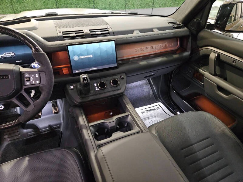 2025 Land Rover Defender 110 P635 OCTA