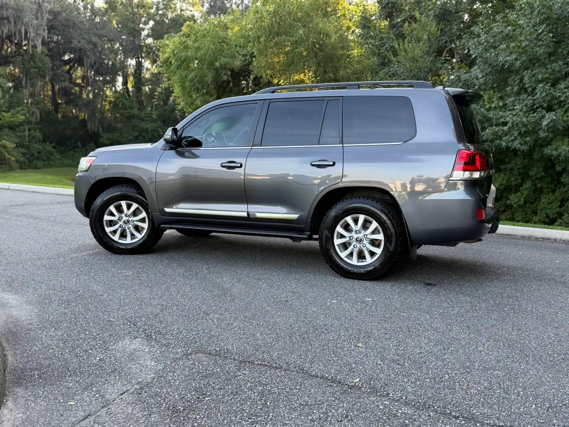 2016 Toyota Land Cruiser