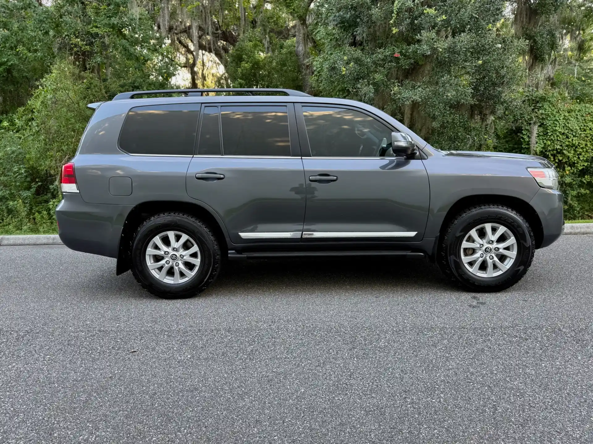 2016 Toyota Land Cruiser