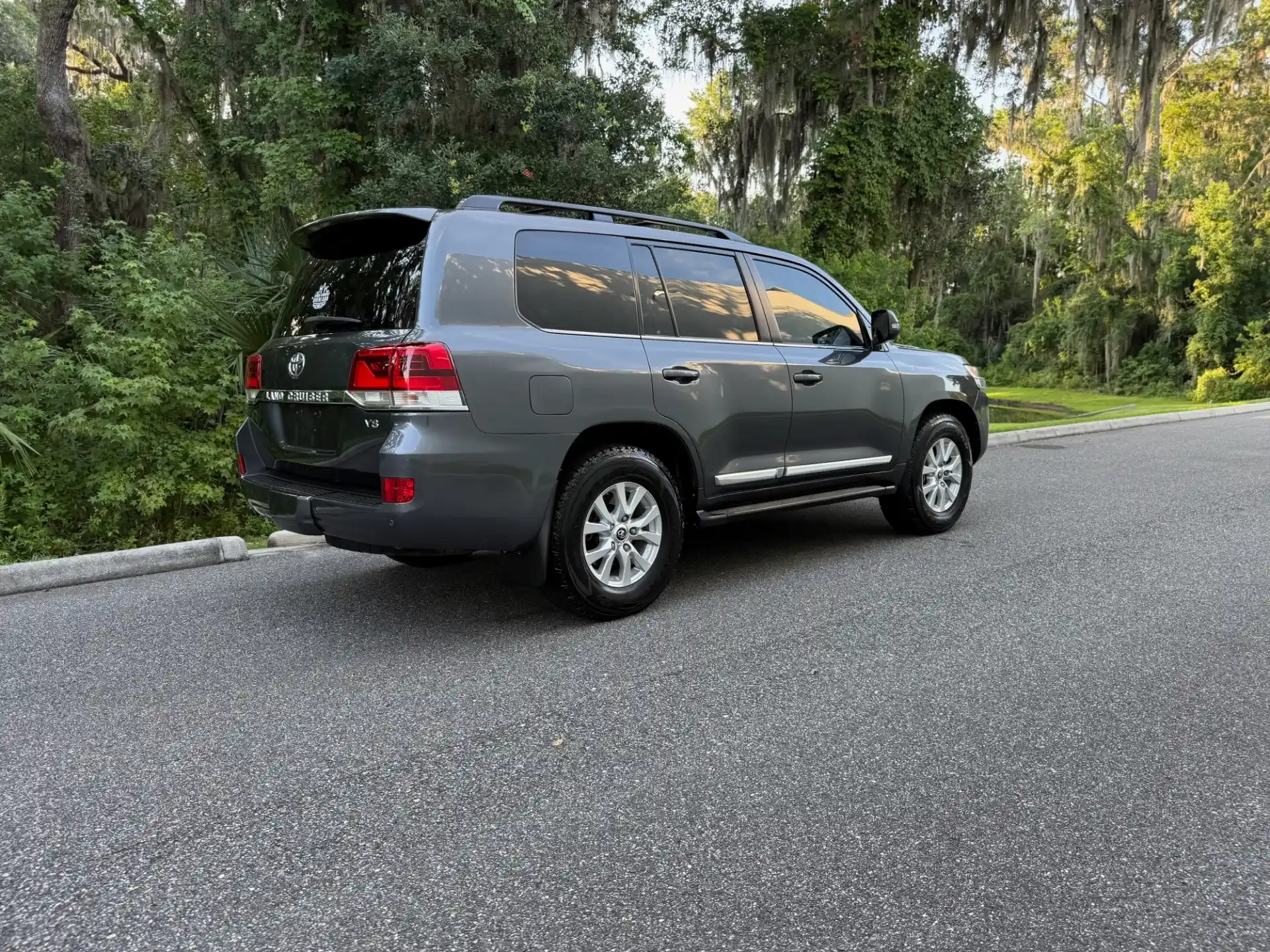 2016 Toyota Land Cruiser
