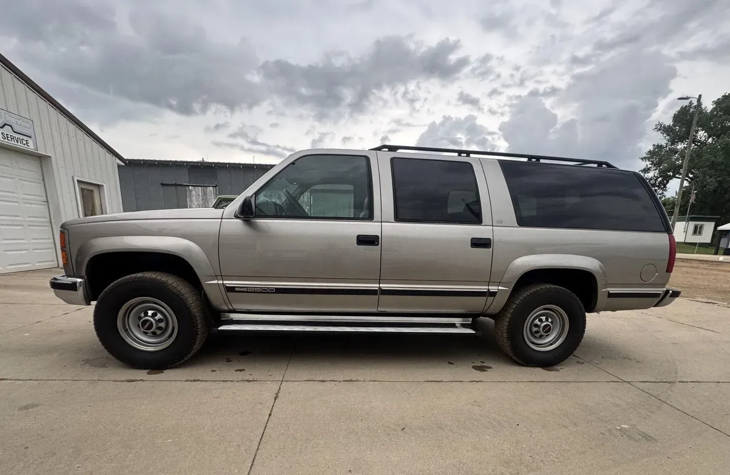  Chevrolet Suburban (GMC)