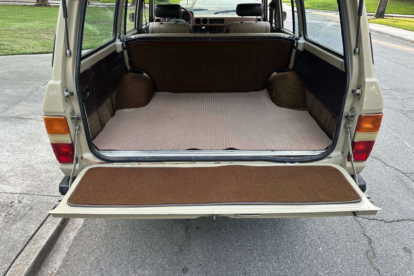 Sold: 1987 Toyota Land Cruiser FJ60