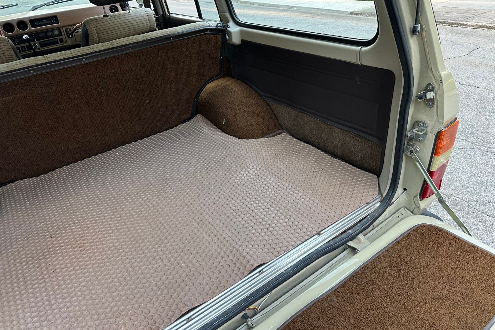 Sold: 1987 Toyota Land Cruiser FJ60