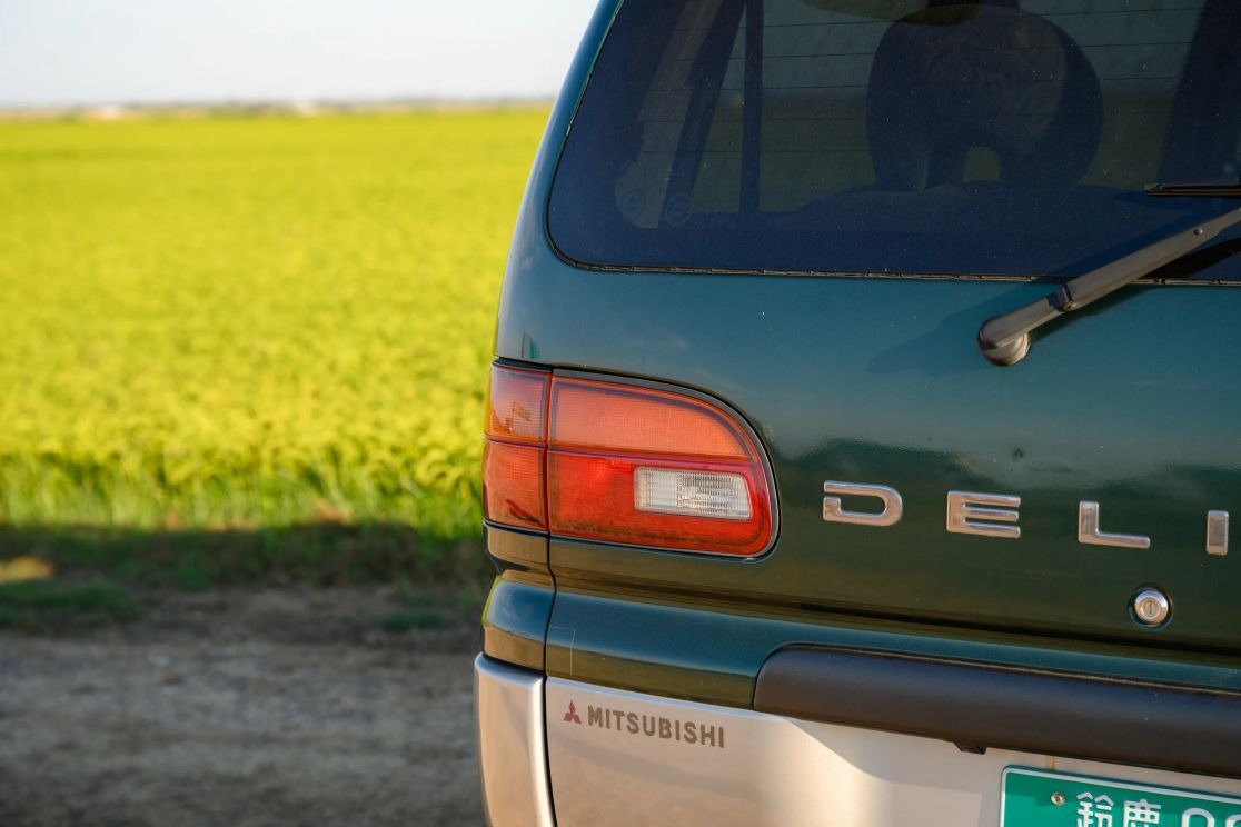 Auction: 1999 Mitsubishi Delica Space Gear Jasper