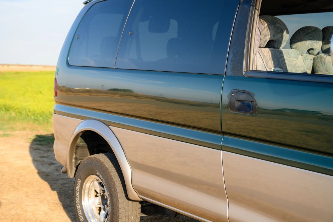 Auction: 1999 Mitsubishi Delica Space Gear Jasper