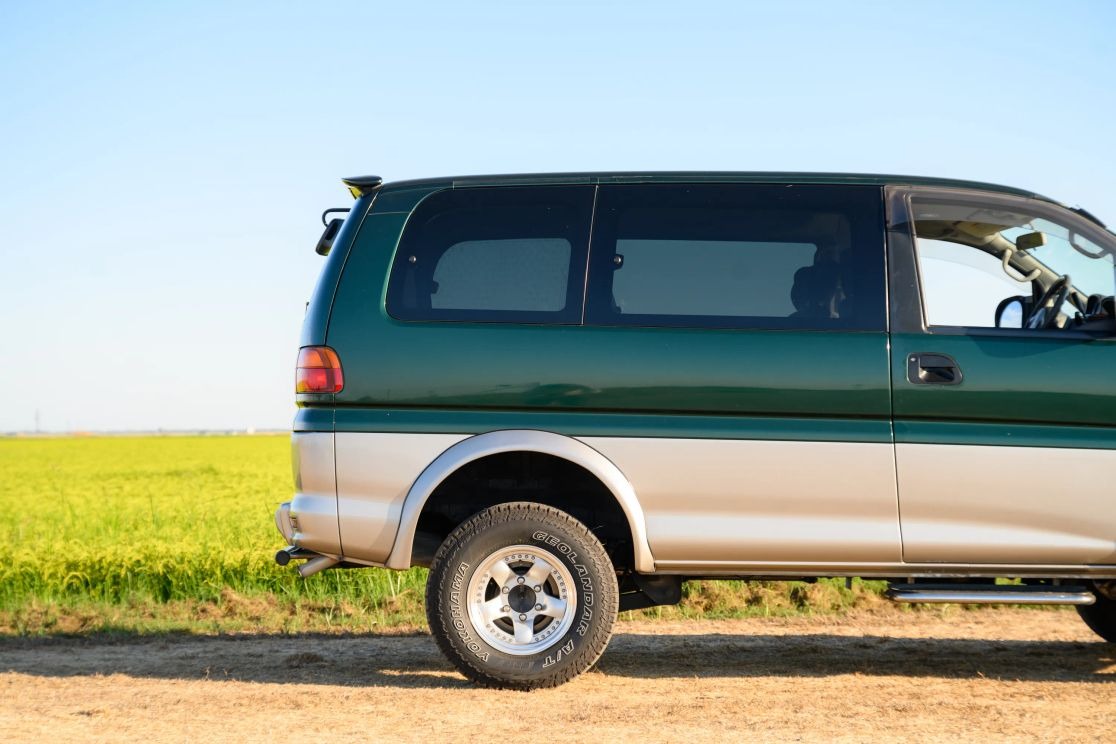 Auction: 1999 Mitsubishi Delica Space Gear Jasper