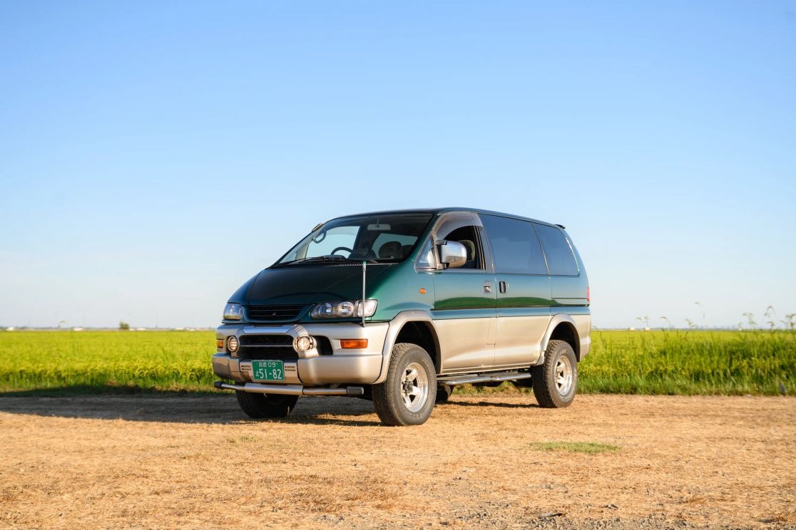 Auction: 1999 Mitsubishi Delica Space Gear Jasper