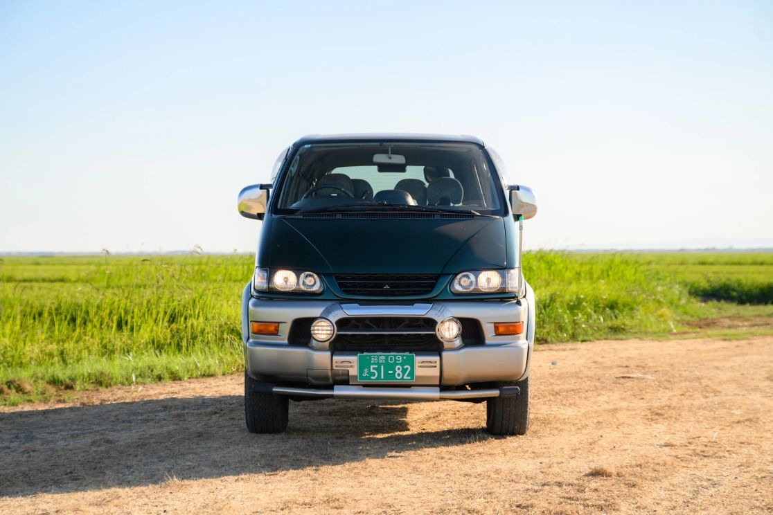 Auction: 1999 Mitsubishi Delica Space Gear Jasper