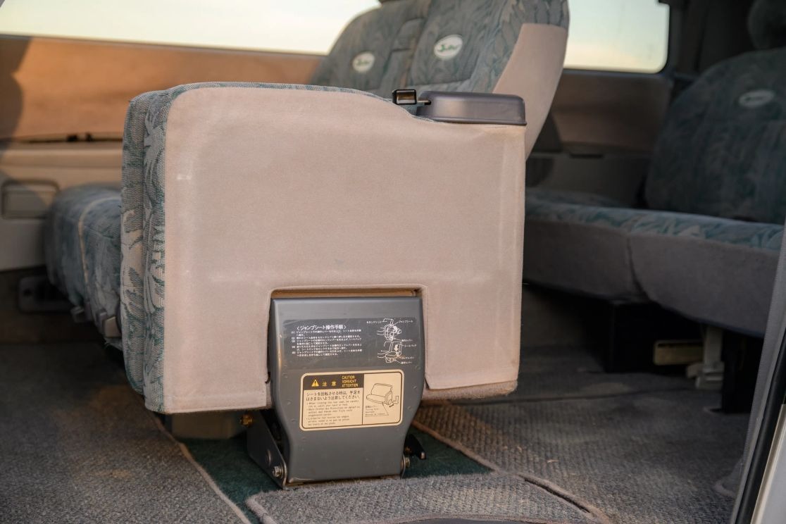 Auction: 1999 Mitsubishi Delica Space Gear Jasper