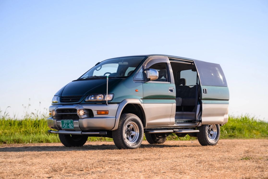 Auction: 1999 Mitsubishi Delica Space Gear Jasper
