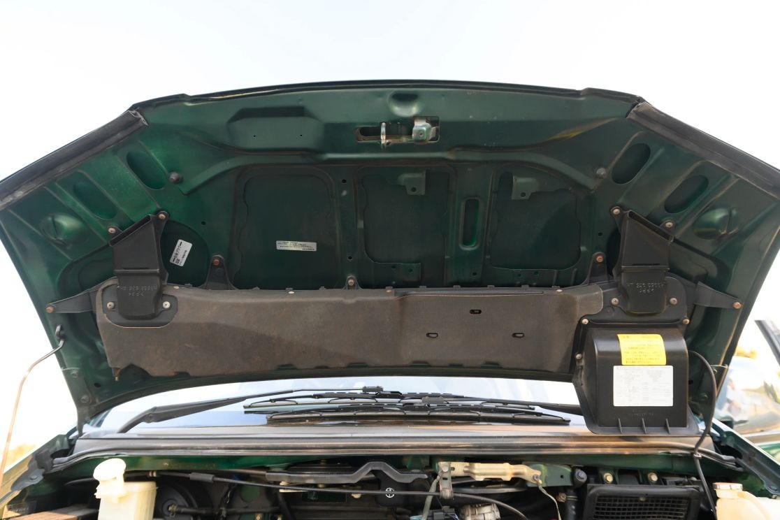 Auction: 1999 Mitsubishi Delica Space Gear Jasper