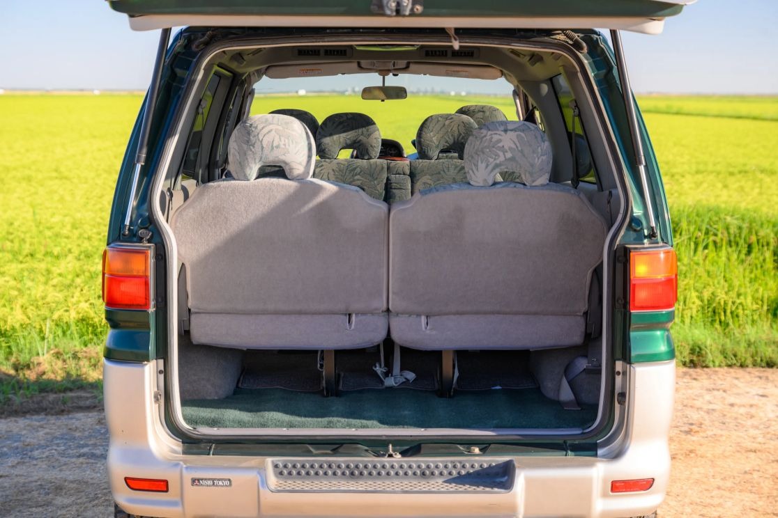Auction: 1999 Mitsubishi Delica Space Gear Jasper