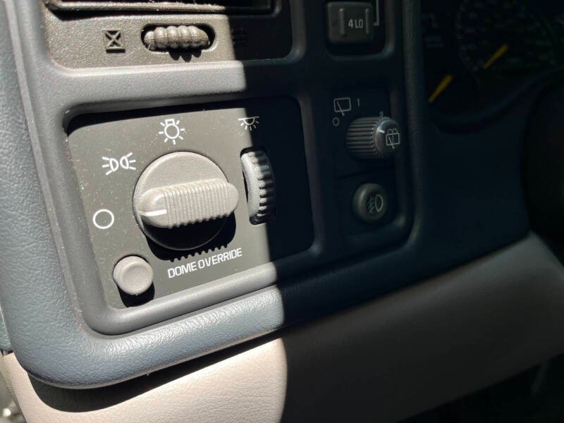 2000 Chevrolet Suburban 2500 LS