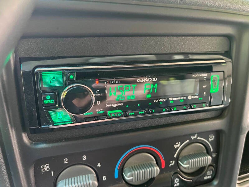 2000 Chevrolet Suburban 2500 LS