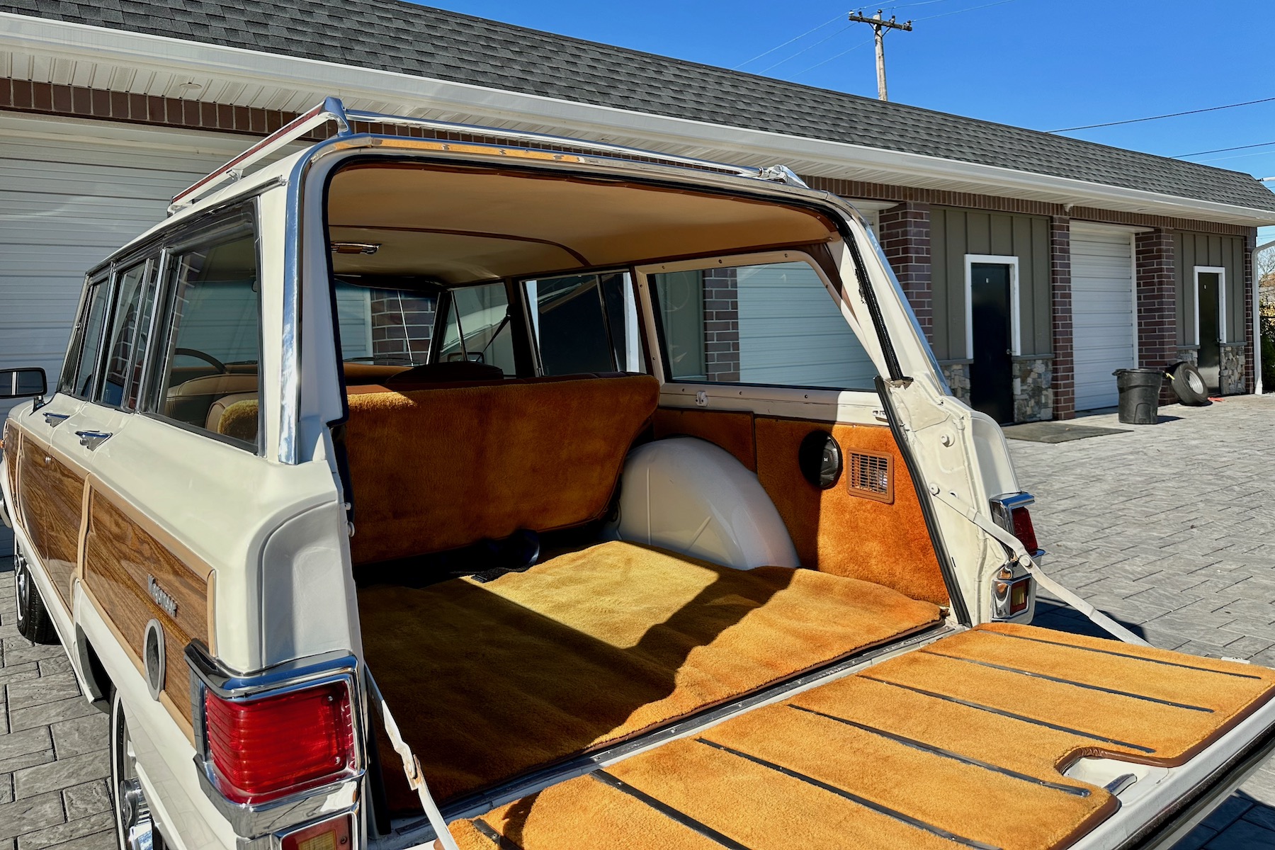 Sold: 1982 Jeep Wagoneer Limited