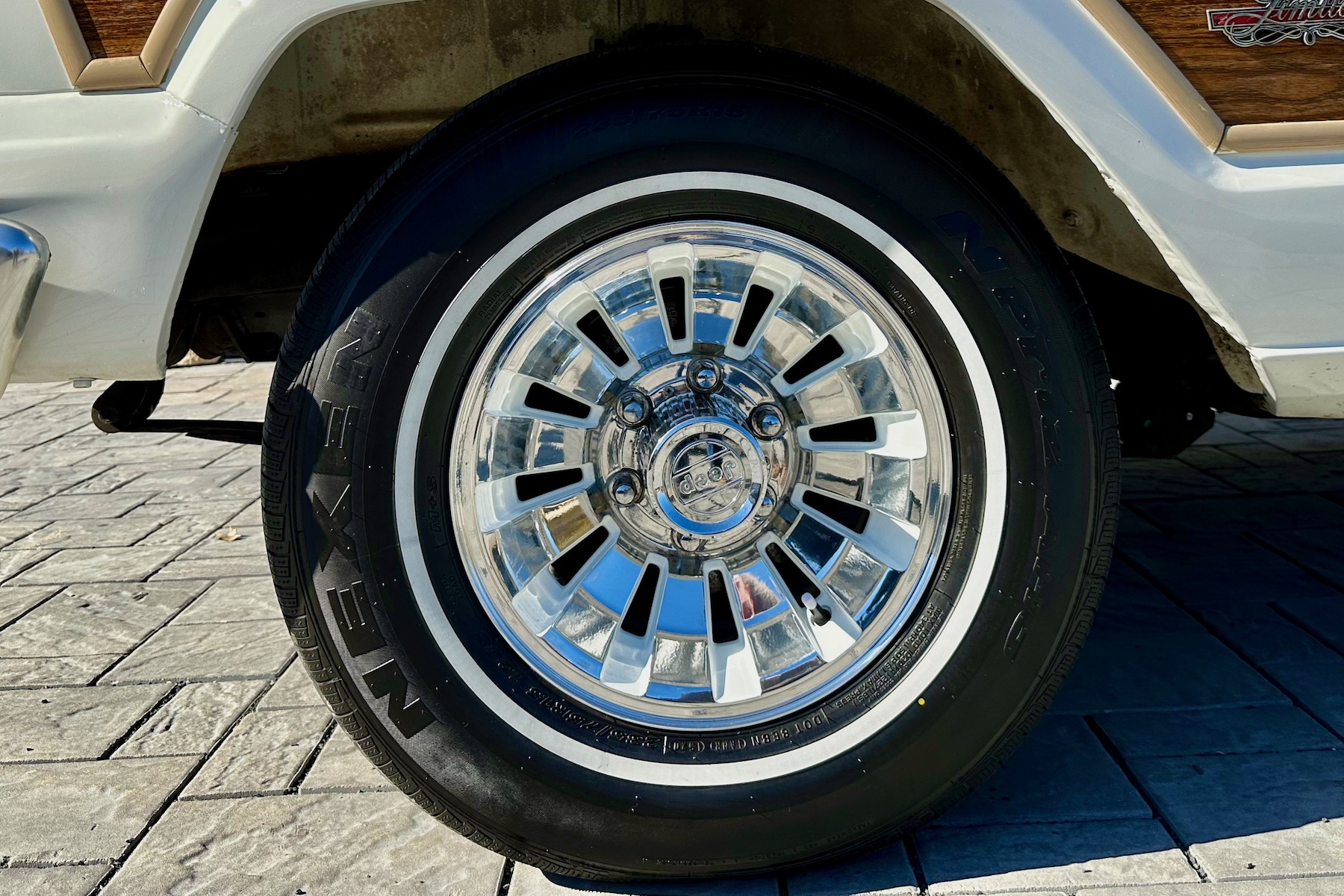 Sold: 1982 Jeep Wagoneer Limited