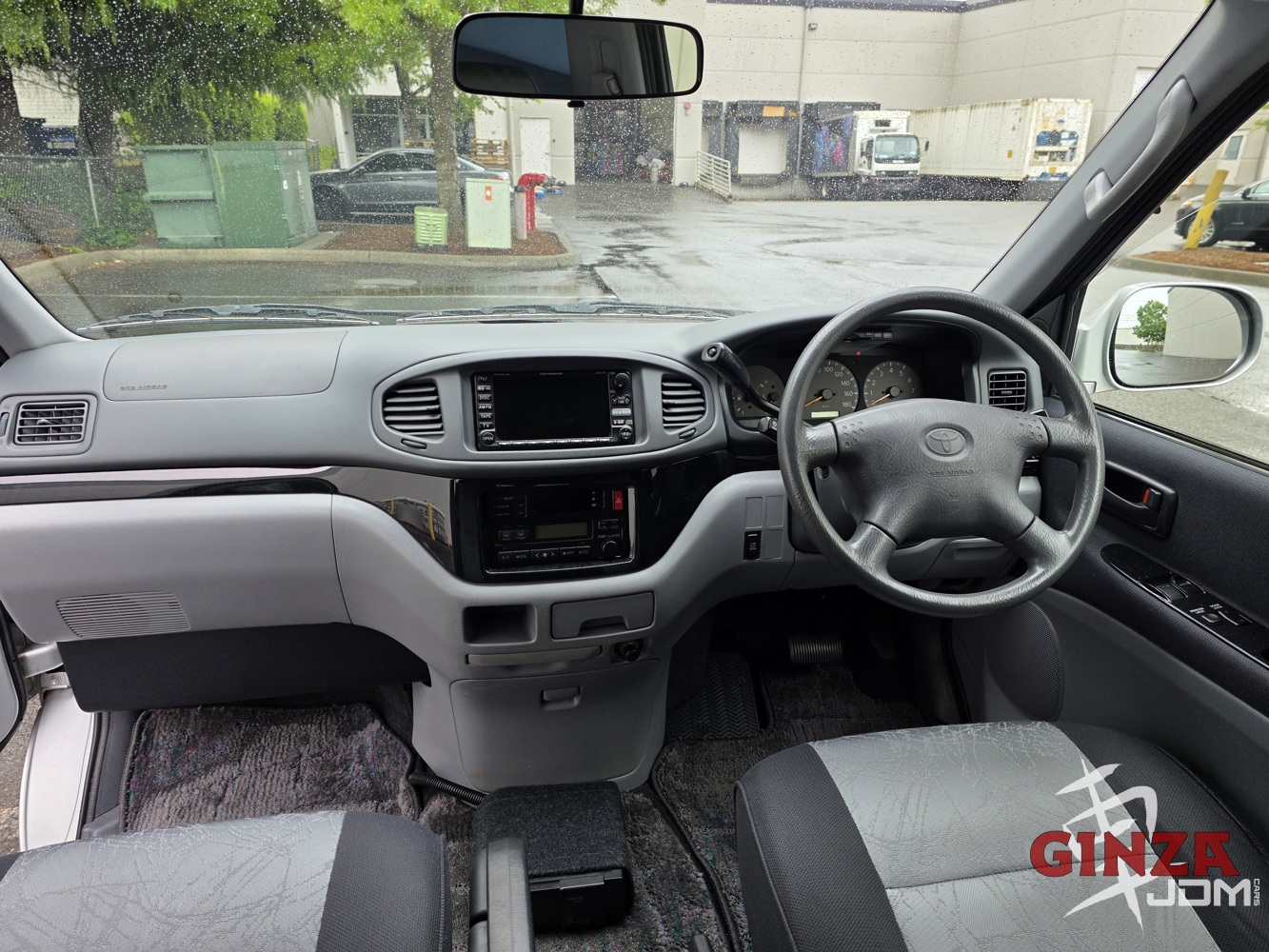 2000 Toyota HiAce Touring - 4