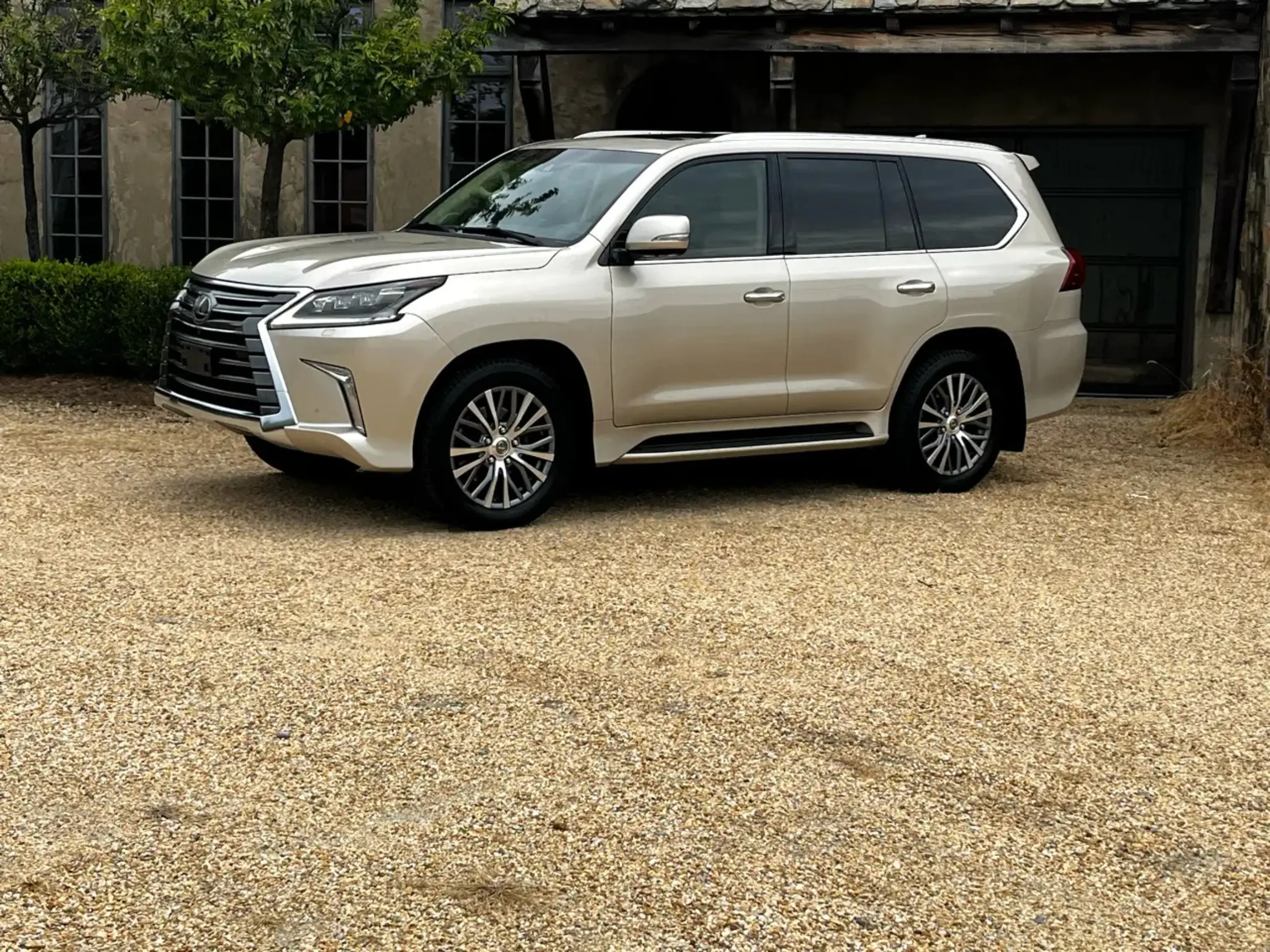  Lexus LX