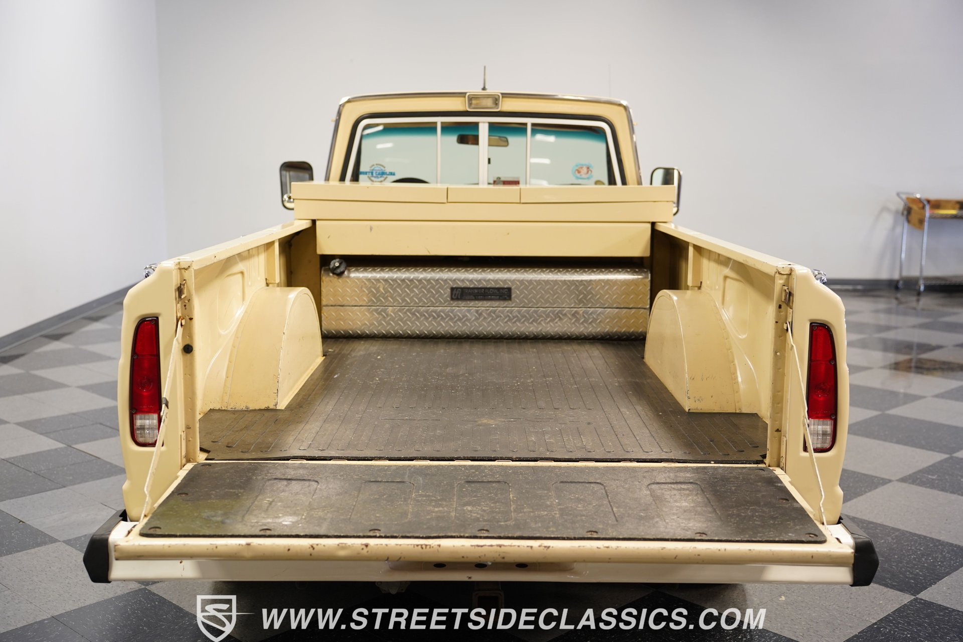 1985 Jeep J10 Pioneer 4×4 - 5