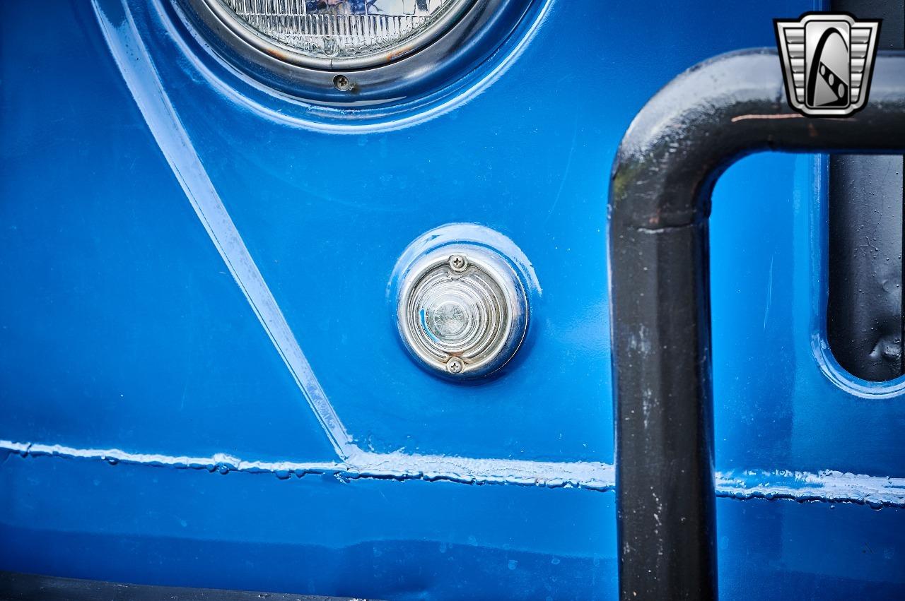 1961 Jeep FC-150 Dump Truck