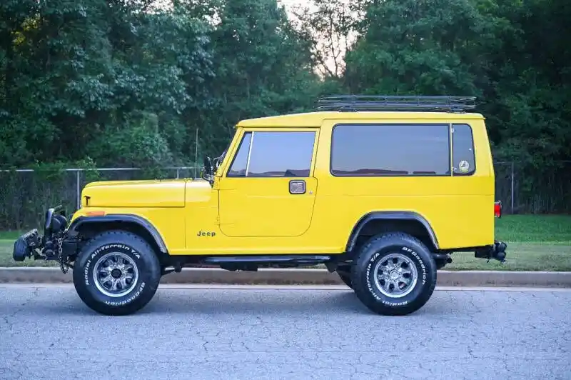  Jeep CJ-8 Scrambler