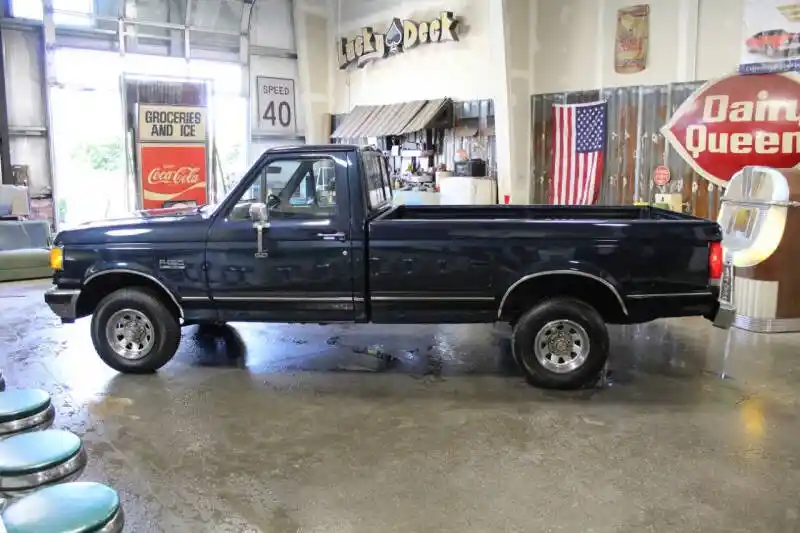 1990 Ford F-150 XLT Lariat