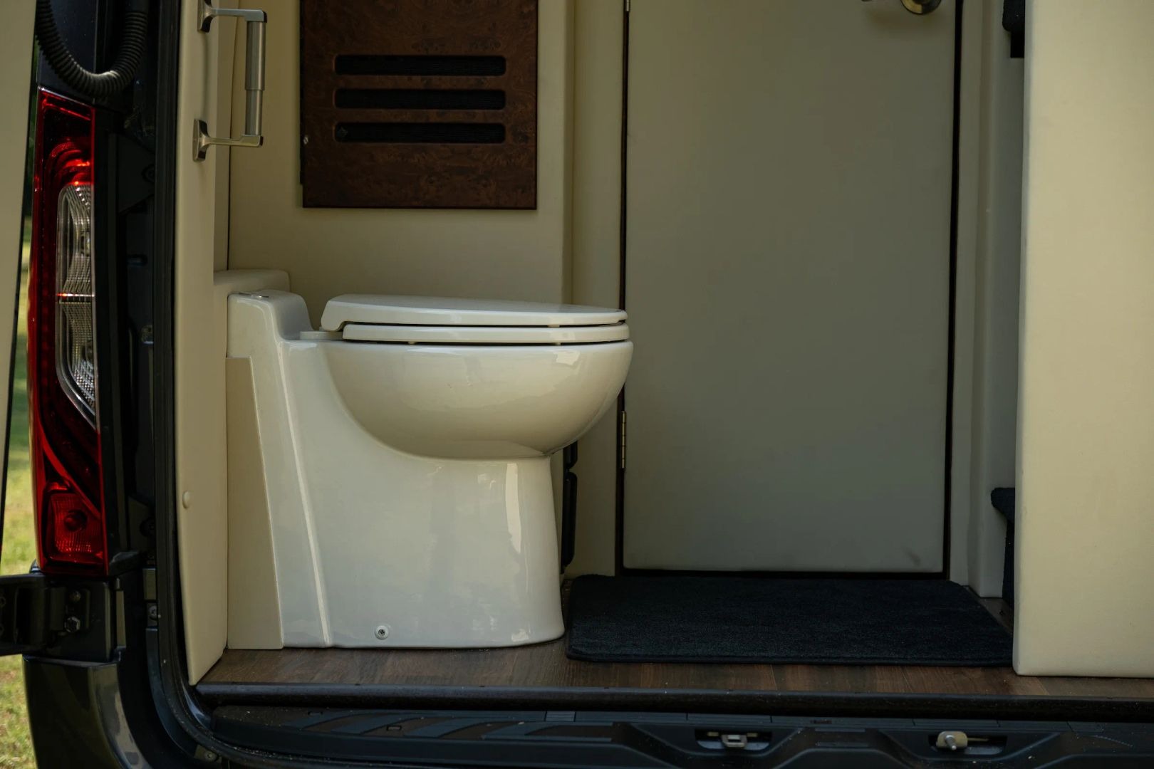 Custom 2019 Mercedes-Benz Sprinter 170 Camper