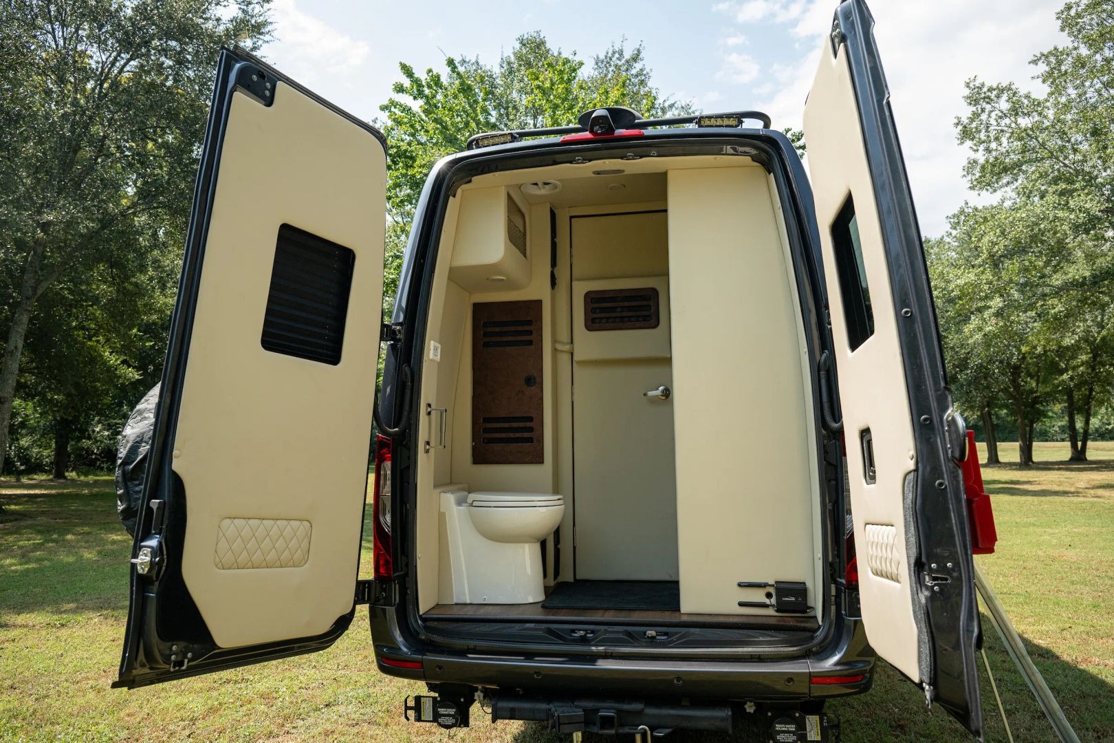 Custom 2019 Mercedes-Benz Sprinter 170 Camper