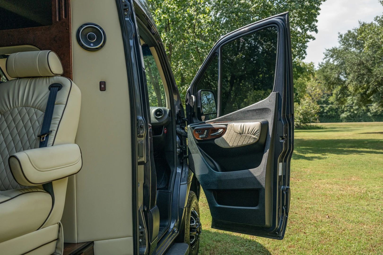 Custom 2019 Mercedes-Benz Sprinter 170 Camper