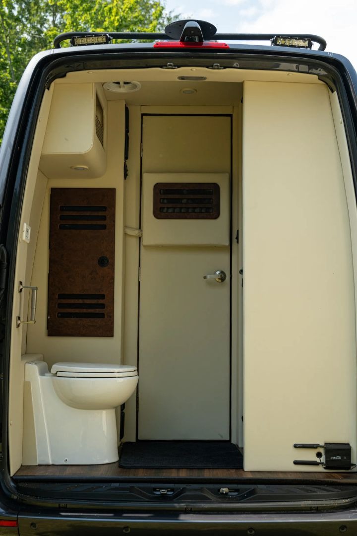 Custom 2019 Mercedes-Benz Sprinter 170 Camper