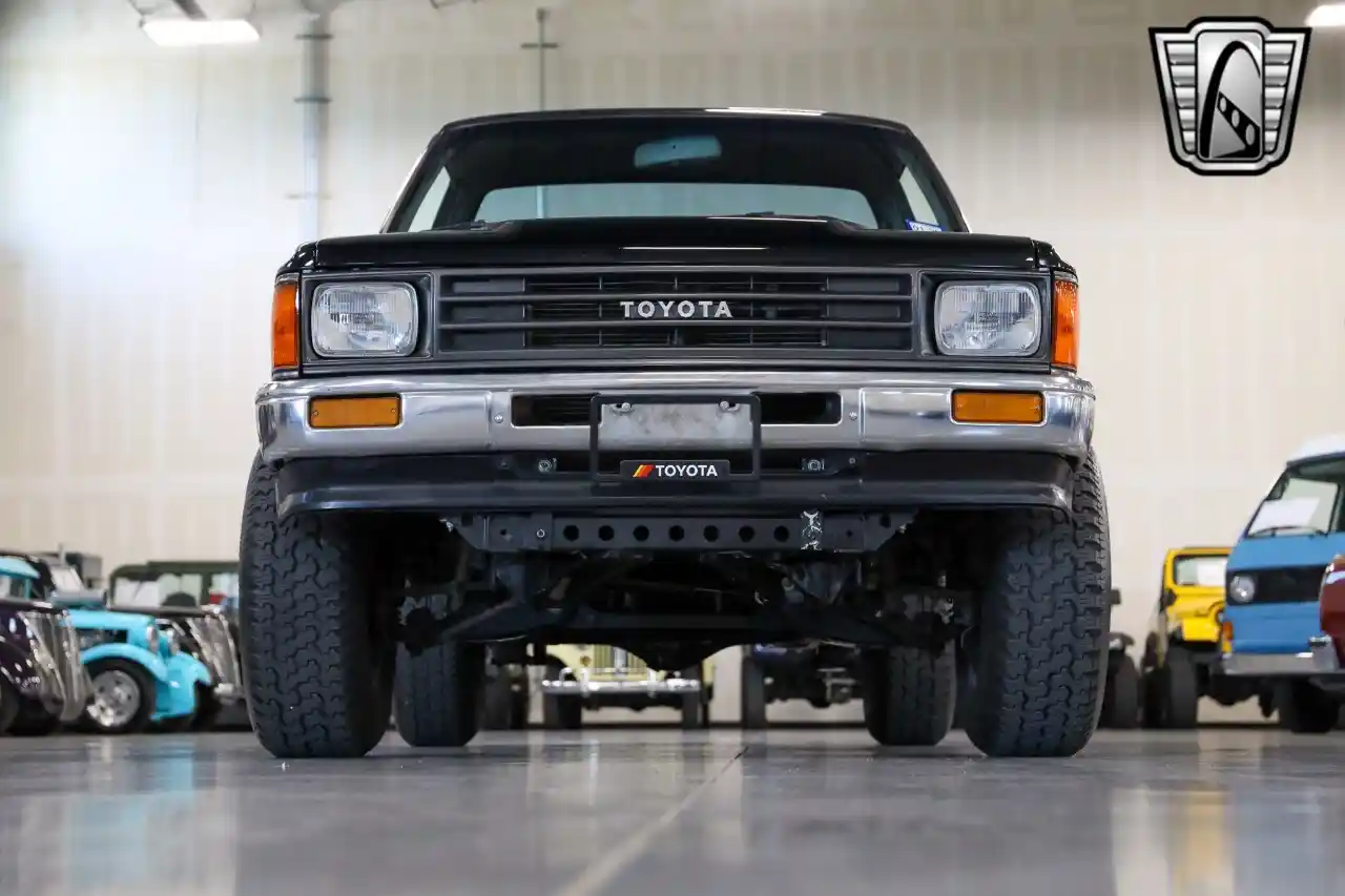 1987 Toyota Pickup - 3