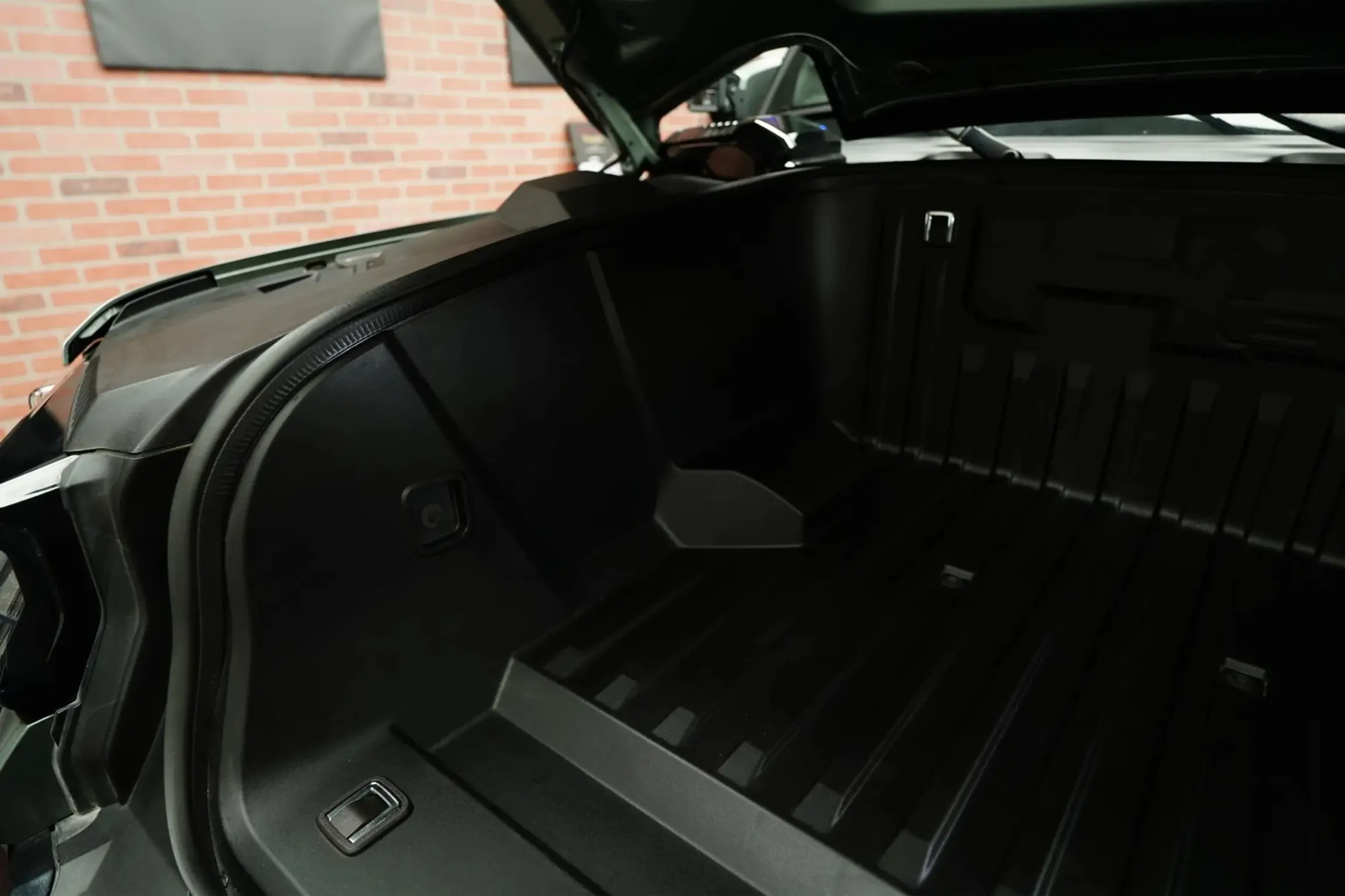 2024 GMC Hummer EV 3X Lunar Edition