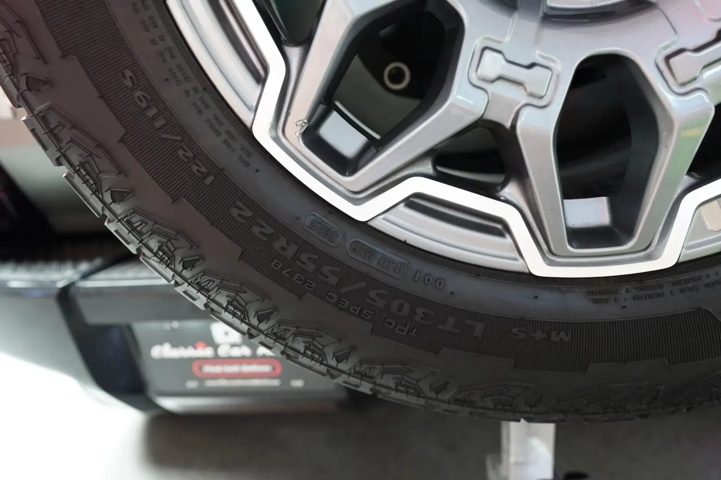 2024 GMC Hummer EV 3X Lunar Edition