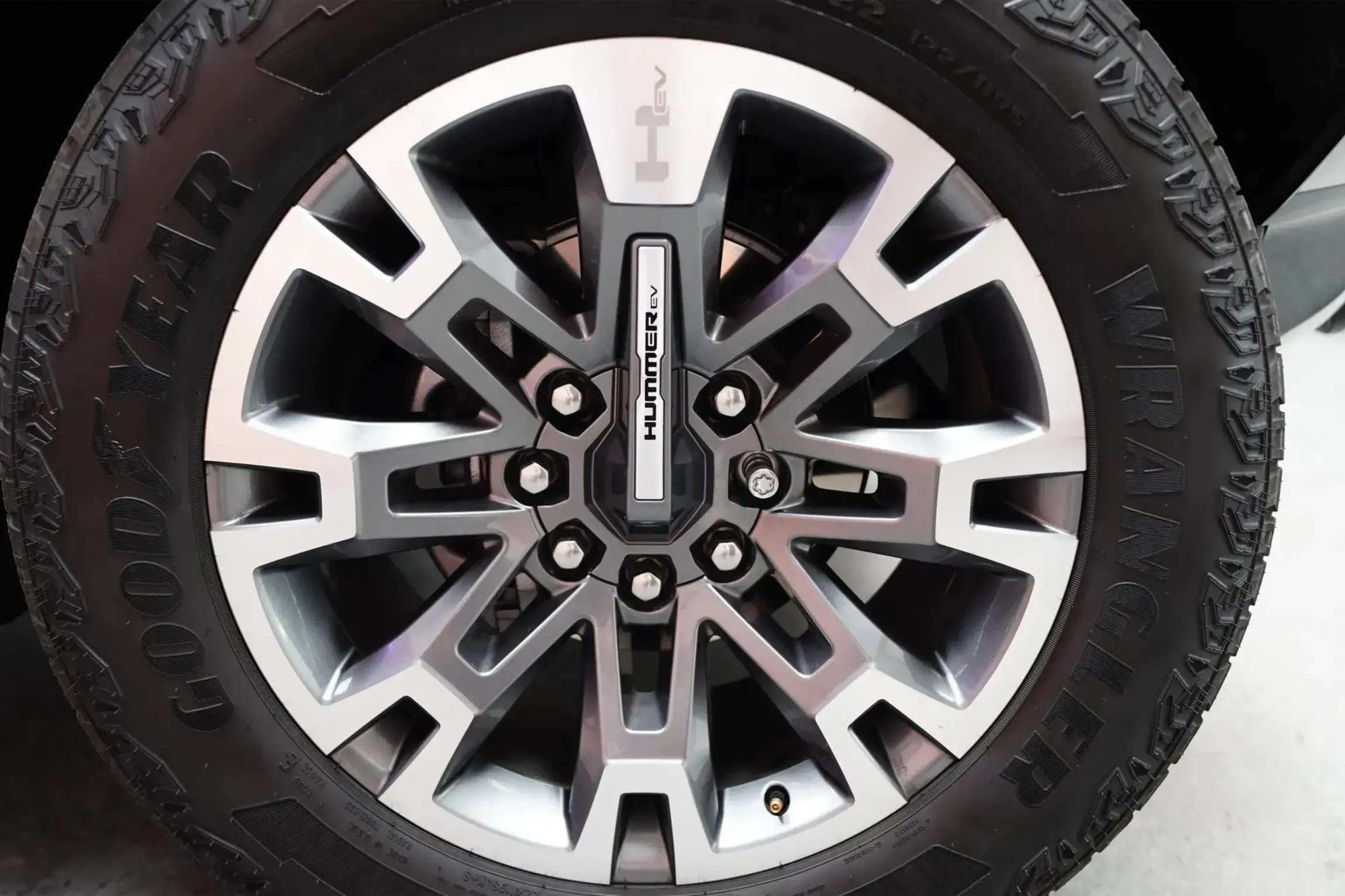 2024 GMC Hummer EV 3X Lunar Edition
