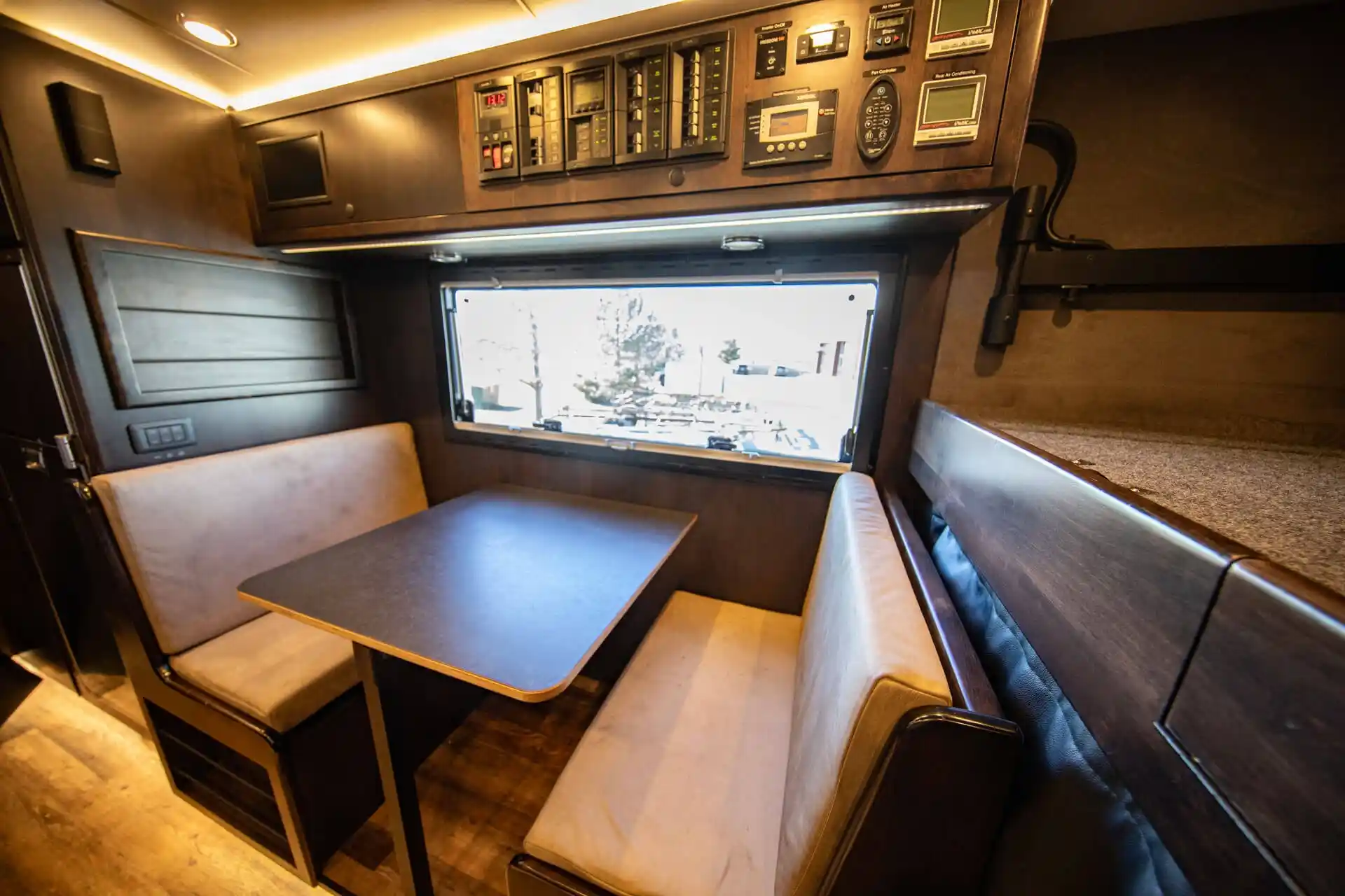 2019 EarthRoamer XV-LTS 233