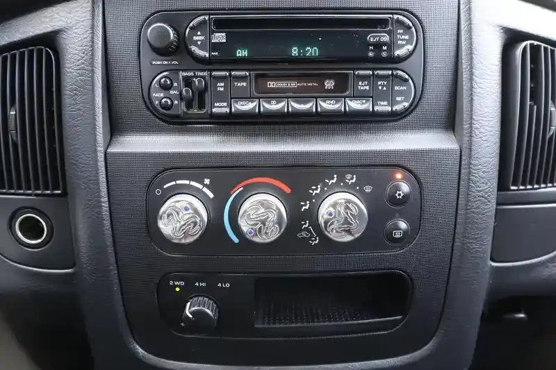 2004 Dodge Ram Pickup 3500 SLT