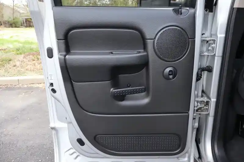 2004 Dodge Ram Pickup 3500 SLT
