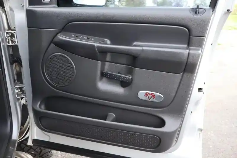 2004 Dodge Ram Pickup 3500 SLT