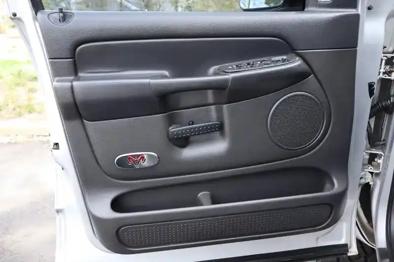 2004 Dodge Ram Pickup 3500 SLT