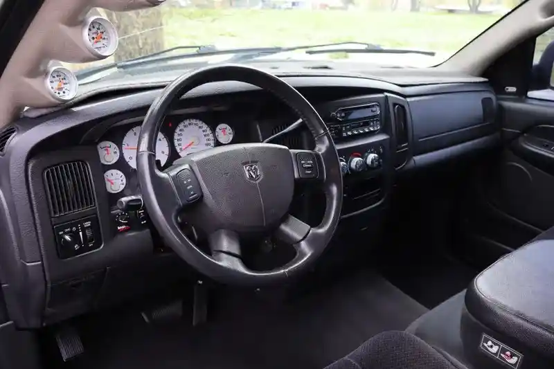 2004 Dodge Ram Pickup 3500 SLT